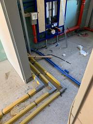 Dabei ein Mehrfamilienhaus mit Abluft Lütung zu installieren &nbsp;&copy;&nbsp;Sanitär & Heizungsbau May