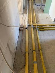 Dabei ein Mehrfamilienhaus mit Abluft Lütung zu installieren &nbsp;&copy;&nbsp;Sanitär & Heizungsbau May