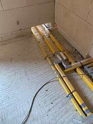 Dabei ein Mehrfamilienhaus mit Abluft Lütung zu installieren &nbsp;&copy;&nbsp;Sanitär & Heizungsbau May